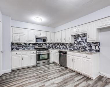 2708 Pinery Lane - Photo Thumbnail 3