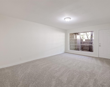 5055 Ridglea Lane - Photo Thumbnail 2