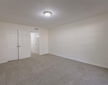 5055 Ridglea Lane - Photo Thumbnail 10