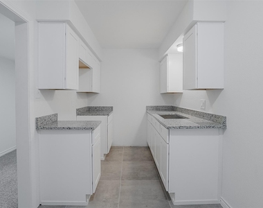 5055 Ridglea Lane - Photo Thumbnail 5