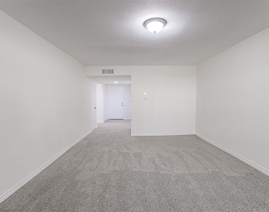 5055 Ridglea Lane - Photo Thumbnail 3