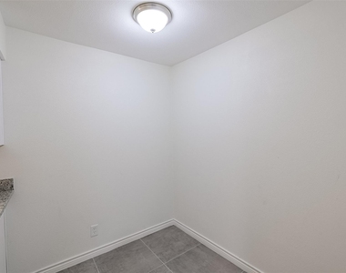 5055 Ridglea Lane - Photo Thumbnail 4