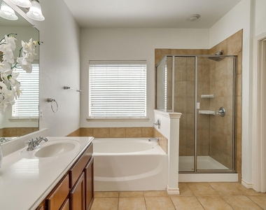 1300 Ocotillo Lane - Photo Thumbnail 19