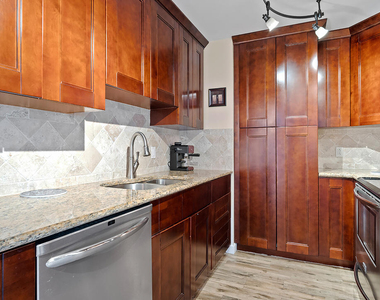 5600 N Flagler Drive - Photo Thumbnail 2