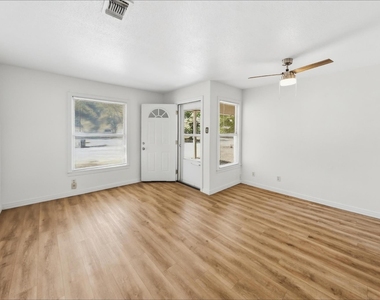 5025 Catalpa Street - Photo Thumbnail 2