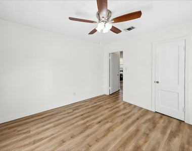 5025 Catalpa Street - Photo Thumbnail 11