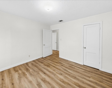 5025 Catalpa Street - Photo Thumbnail 14