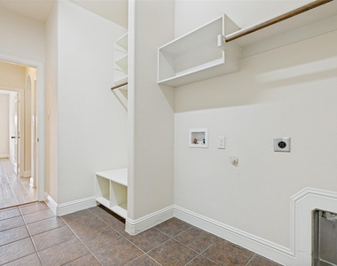 1100 Brendan Drive - Photo Thumbnail 33