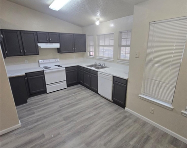 919 Gaynor Avenue - Photo Thumbnail 2