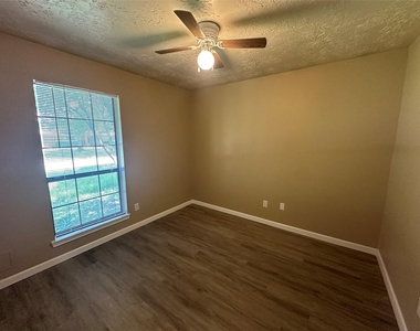 4045 Cavalry Drive - Photo Thumbnail 20