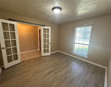 4045 Cavalry Drive - Photo Thumbnail 18
