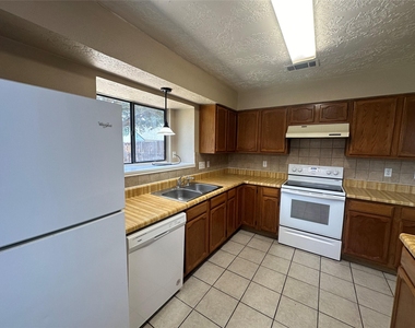 4045 Cavalry Drive - Photo Thumbnail 15