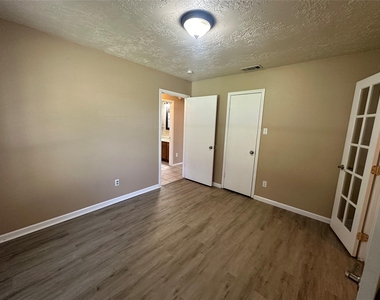 4045 Cavalry Drive - Photo Thumbnail 19
