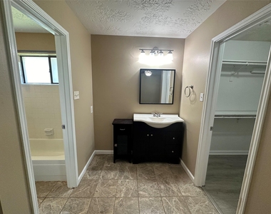 4045 Cavalry Drive - Photo Thumbnail 28