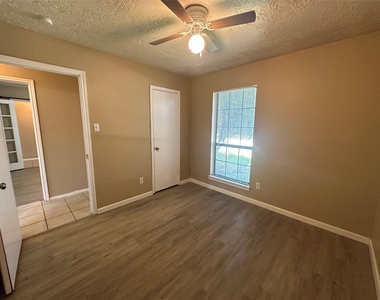 4045 Cavalry Drive - Photo Thumbnail 21