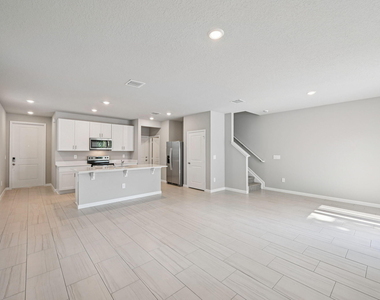636 Salisbury Circle - Photo Thumbnail 1