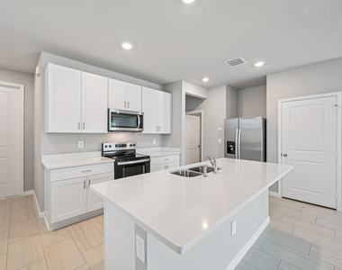 636 Salisbury Circle - Photo Thumbnail 2