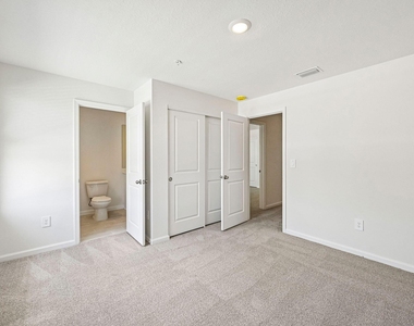 636 Salisbury Circle - Photo Thumbnail 20