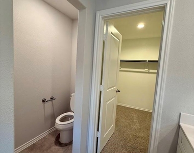 521 W Bronze Circle - Photo Thumbnail 19