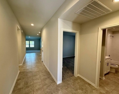 521 W Bronze Circle - Photo Thumbnail 4