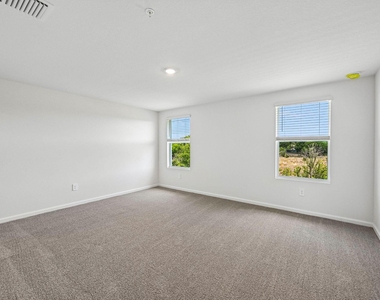 642 Salisbury Circle - Photo Thumbnail 16