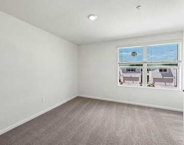 642 Salisbury Circle - Photo Thumbnail 13