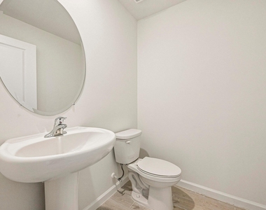 642 Salisbury Circle - Photo Thumbnail 5