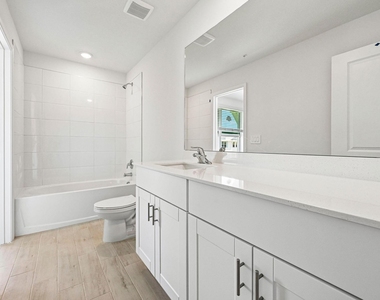 642 Salisbury Circle - Photo Thumbnail 11