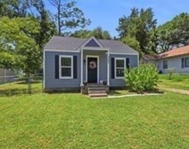 707 W Water Street - Photo Thumbnail 2