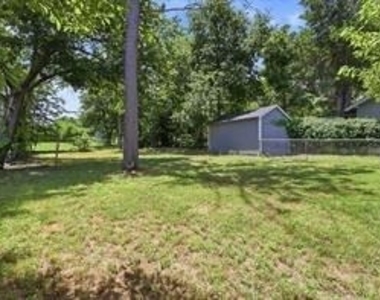 707 W Water Street - Photo Thumbnail 11