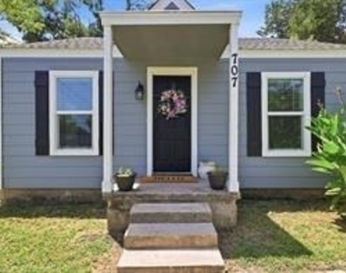 707 W Water Street - Photo Thumbnail 1