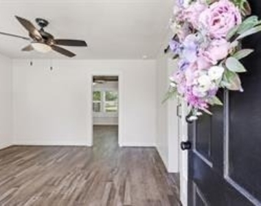 707 W Water Street - Photo Thumbnail 3