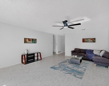 5451 Lubbock Avenue - Photo Thumbnail 3