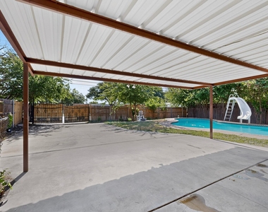5451 Lubbock Avenue - Photo Thumbnail 24