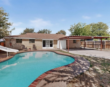 5451 Lubbock Avenue - Photo Thumbnail 26