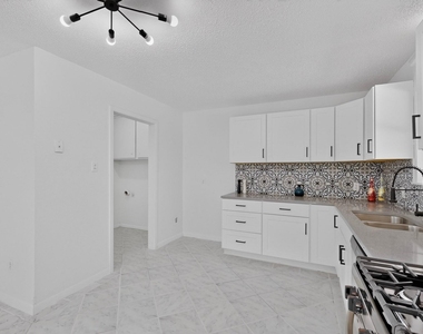 5451 Lubbock Avenue - Photo Thumbnail 8