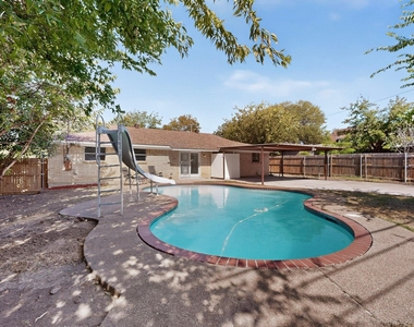 5451 Lubbock Avenue - Photo Thumbnail 28