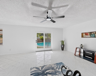 5451 Lubbock Avenue - Photo Thumbnail 5