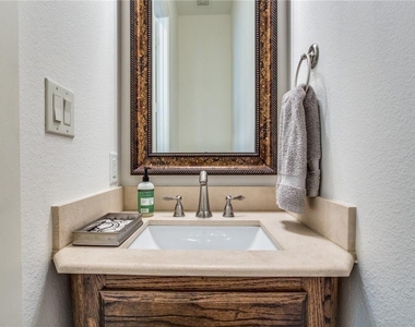 5034 Meridian Lane - Photo Thumbnail 14