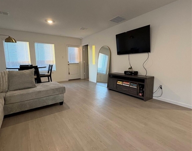 3064 Ashbrook Lane - Photo Thumbnail 6