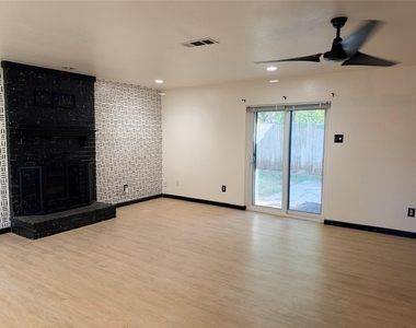 118 Country Bend Drive - Photo Thumbnail 3