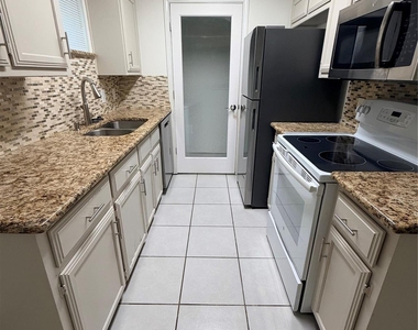 118 Country Bend Drive - Photo Thumbnail 2