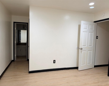 118 Country Bend Drive - Photo Thumbnail 6