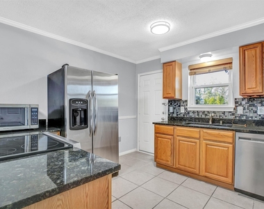7705 Meadow Park Drive - Photo Thumbnail 8
