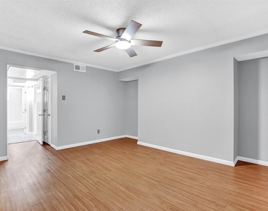 7705 Meadow Park Drive - Photo Thumbnail 12