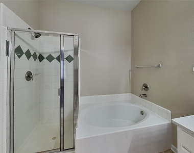 11916 Hickory Circle - Photo Thumbnail 9