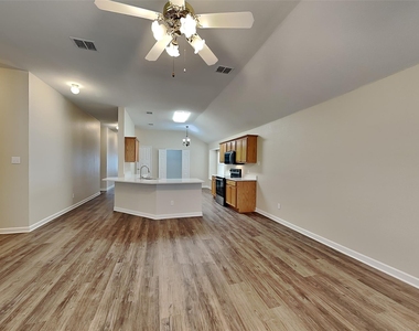 11916 Hickory Circle - Photo Thumbnail 2