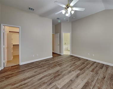 11916 Hickory Circle - Photo Thumbnail 6