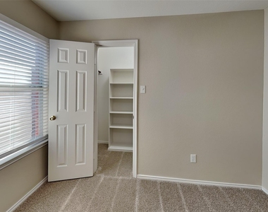 11916 Hickory Circle - Photo Thumbnail 10