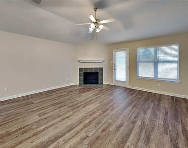 11916 Hickory Circle - Photo Thumbnail 3